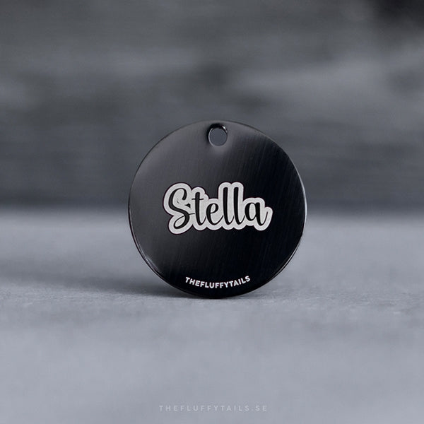 Svart rund namnbricka