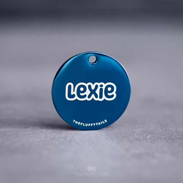 Blå, rund namnbricka för hundar och katter av rostfritt stål med personlig gravyr