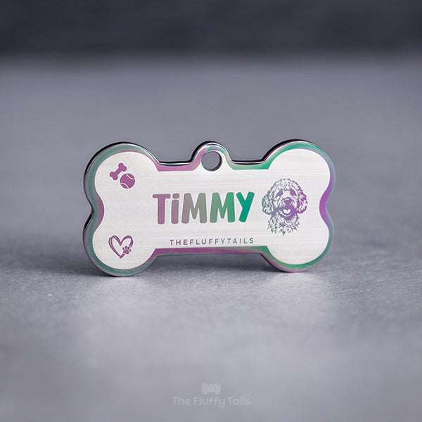 Hundbensformad ID-bricka, namnbricka i pastellfärgerna rosa, lila och grönt med ikoner av tass inuti ett hjärta, leksaksboll, tuggben och en maltipoo hund