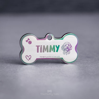 Hundbensformad ID-bricka, namnbricka i pastellfärgerna rosa, lila och grönt med ikoner av tass inuti ett hjärta, leksaksboll, tuggben och en maltipoo hund