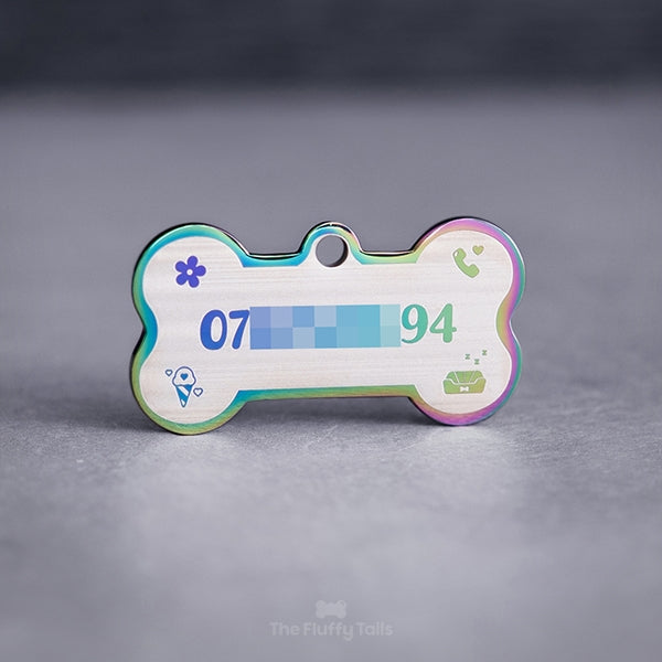 Hundbensformad ID-bricka i pastellfärger med telefonnummer och 4 ikoner av en blomma, telefon med hjärta, glasstrut, gosig hundbädd