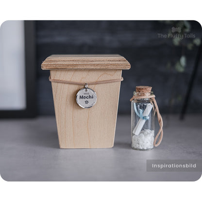 Minnessaker, träurna, silvrig minnesbricka med personlig gravyr och design samt glasflaska för flaskpost eller förvaring av päls, till minne av hund, katt eller ett husdjur som har gått bort 