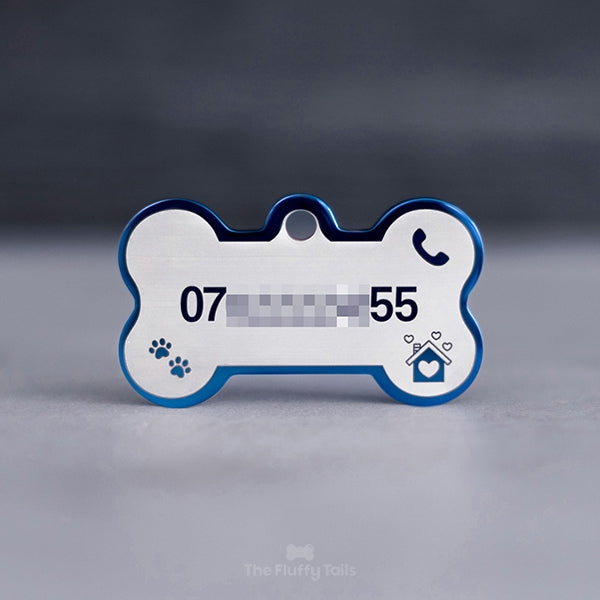 Blå, hundbensformad ID-bricka, namnbricka med telefonnummer och tre ikoner