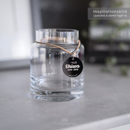 Inspirationsbild - Svart, rund minnesbricka, dekoration på ljuslykta